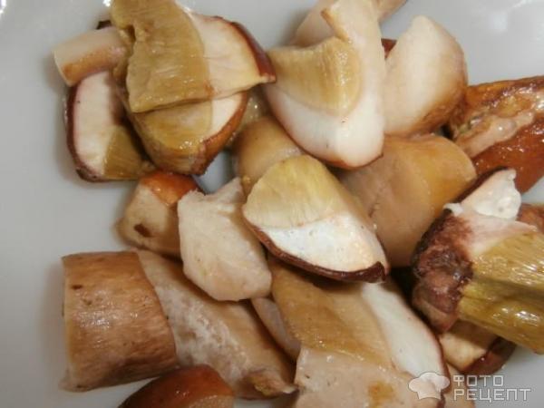 Филе хека на овощной подушке со свежезамороженными белыми грибами фото