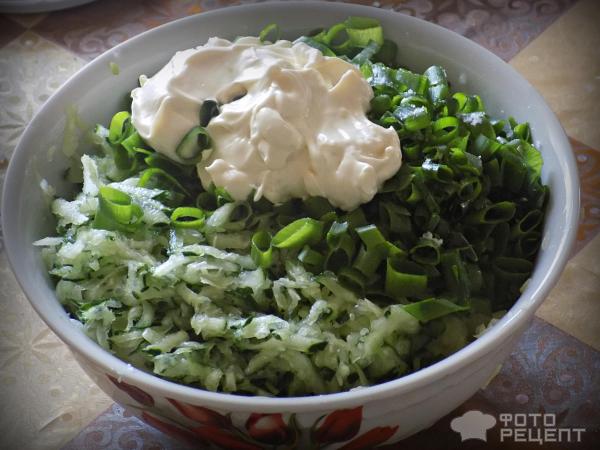 Салат из свежей капусты с огурцами фото