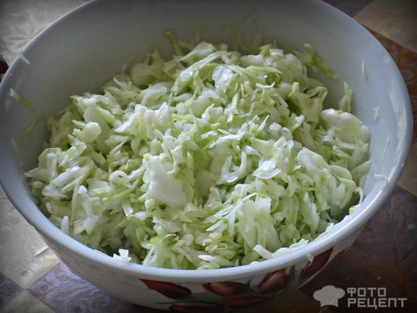 Салат из свежей капусты с огурцами фото