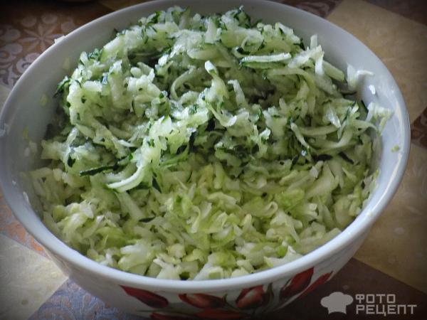 Салат из свежей капусты с огурцами фото