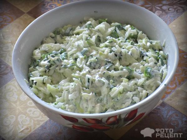 Салат из свежей капусты с огурцами фото