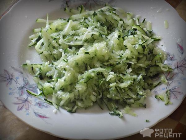 Салат из свежей капусты с огурцами фото