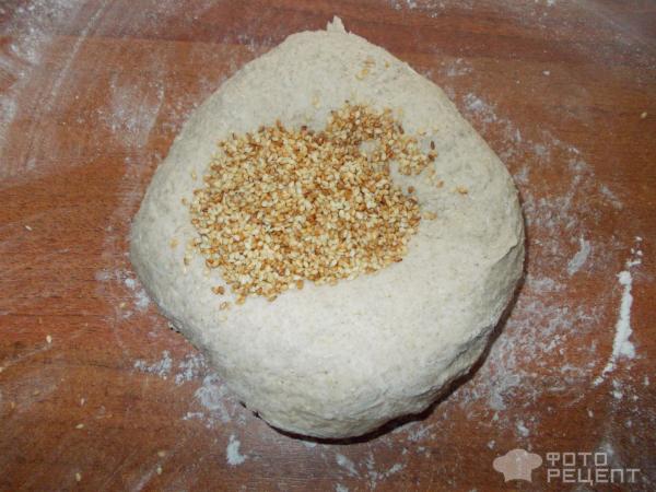 Хлеб пшенично-ржаной с кунжутом фото