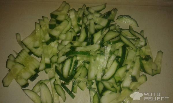 Салат из свежей капусты с огурцами фото