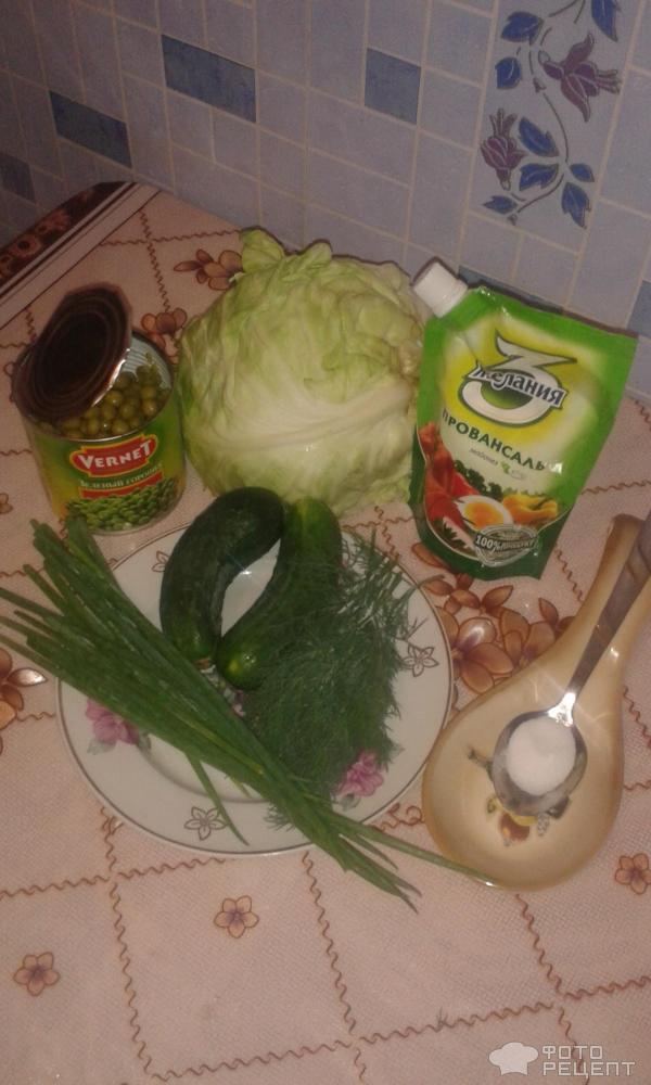 Салат из свежей капусты с огурцами фото
