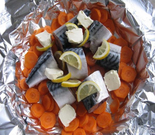 Рецепт Скумбрия запеченная с лимоном и морковью фото