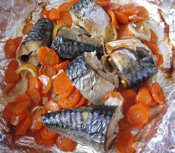Рецепт Скумбрия запеченная с лимоном и морковью фото