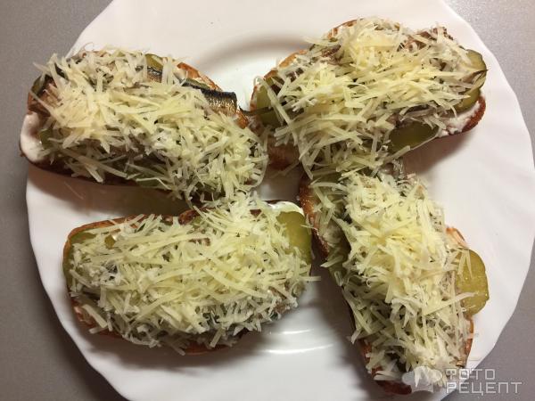 Бутерброды со шпротами фото