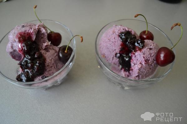 Мороженое чернично-черешневое фото