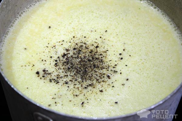 Крем-суп с фрикадельками и сыром фото