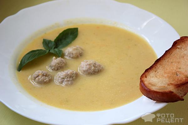 Крем-суп с фрикадельками и сыром фото