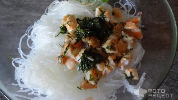 Салат фунчеза с креветками и мацареллой фото