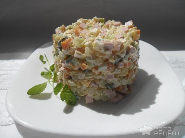 Салат «Оливье» с колбасой и свежим огурцом | Рецепты с фото
