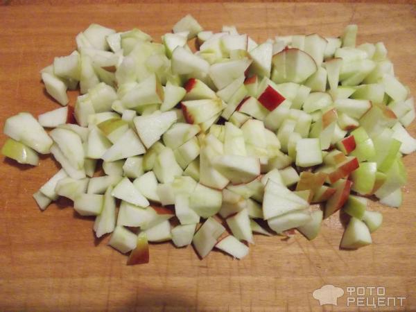 Шарлотка с яблоками из бисквитного теста фото