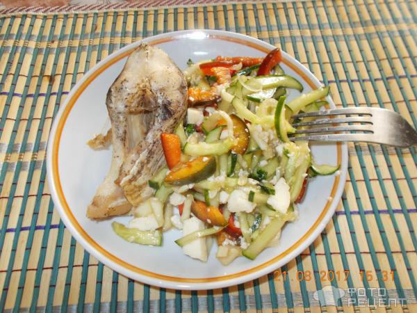 Салат из свежих овощей Летний фото