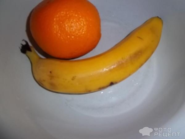 Десерт из зефира с бананом, апельсином и желейными конфетами фото