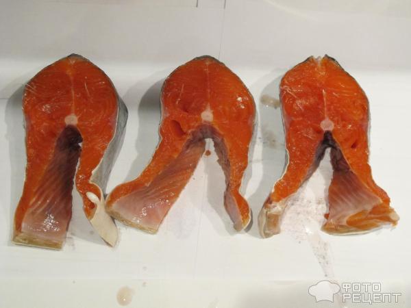 Стейки красной рыбы в мультиварке фото