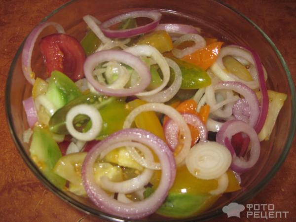 Салат из цветных томатов фото