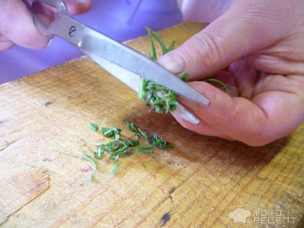 Куриные бедрышки в горшочке фото