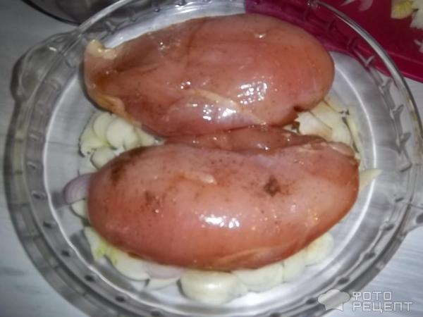 Куриное филе на луковой подушке фото