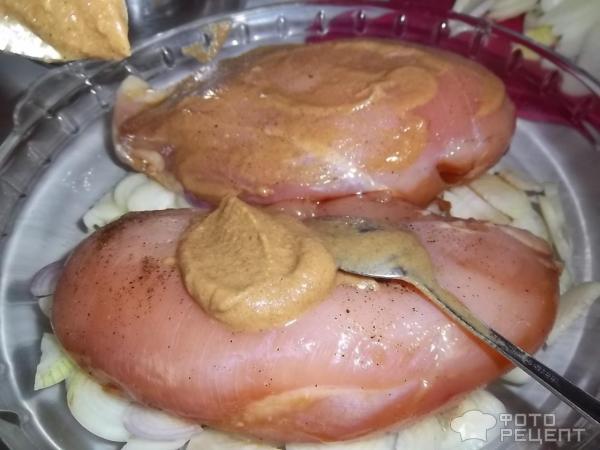 Куриное филе на луковой подушке фото