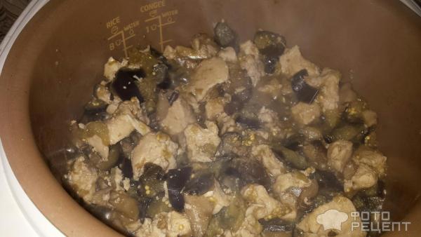 Куриное филе с грибами и баклажанами в сметанном соусе