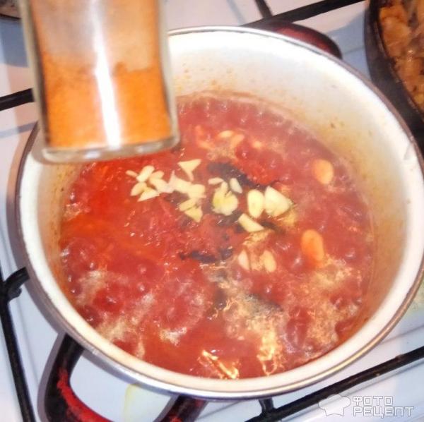 Фасоль с овощами в томатном соусе фото