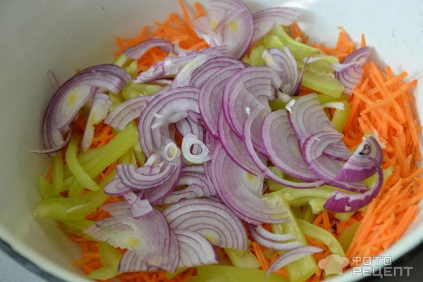 Острый салат с жареными баклажанами фото