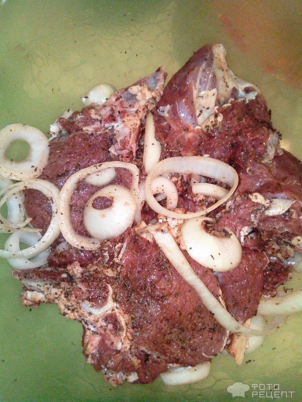 Свиной антрекот на кости в духовке, запеченный с картошкой
