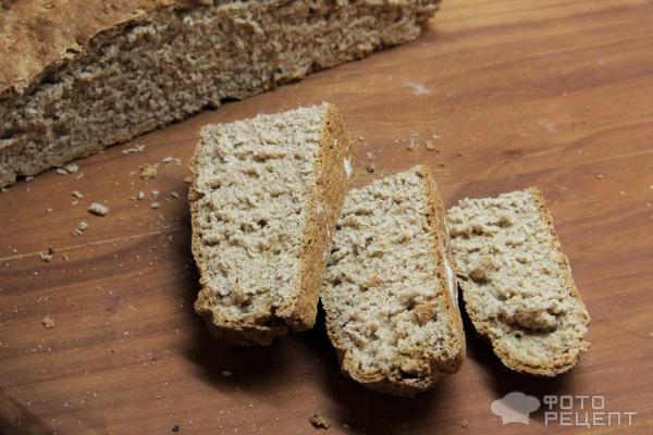 Домашний хлеб с цельнозерновой мукой, изюмом, клюквой и орехами