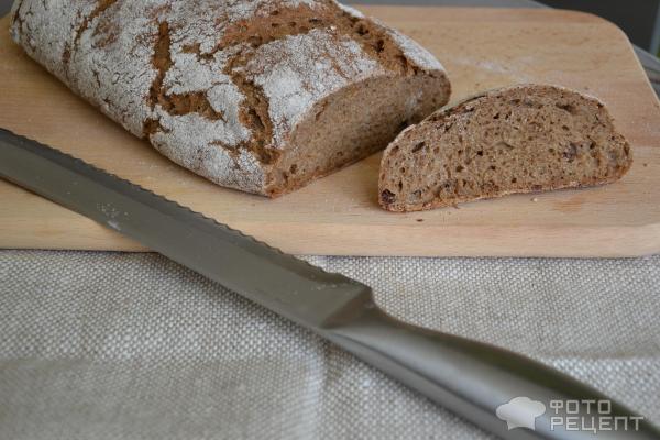 Хлеб ржаной на закваске с изюмом и кориандром фото