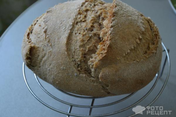 Пшеничный хлеб на закваске с кунжутом фото