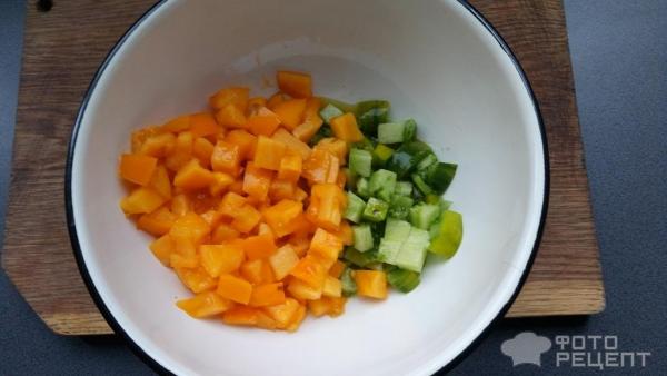 Салат из брынзы и овощей