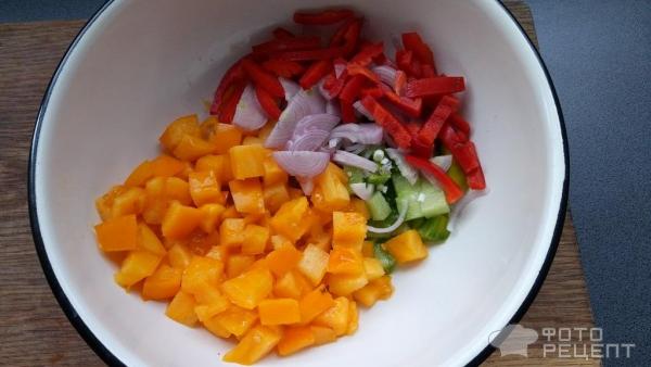 Салат из брынзы и овощей