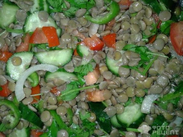 Салат из зеленой чечевицы фото