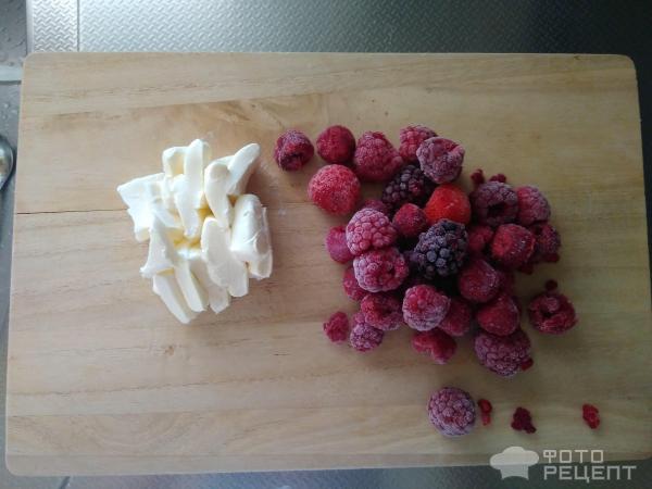 Пирожки с ягодами и сливочным сыром фото
