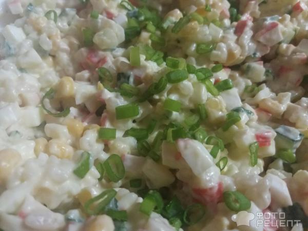 Крабовый салат классический с рисом фото