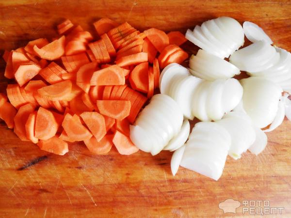 нарезать лук и морковь