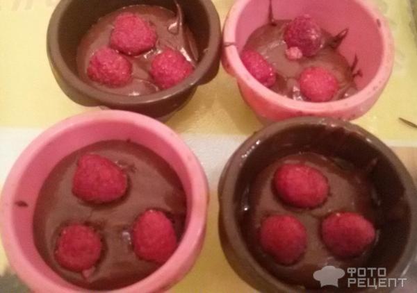 Шоколадный десерт с двумя начинками фото