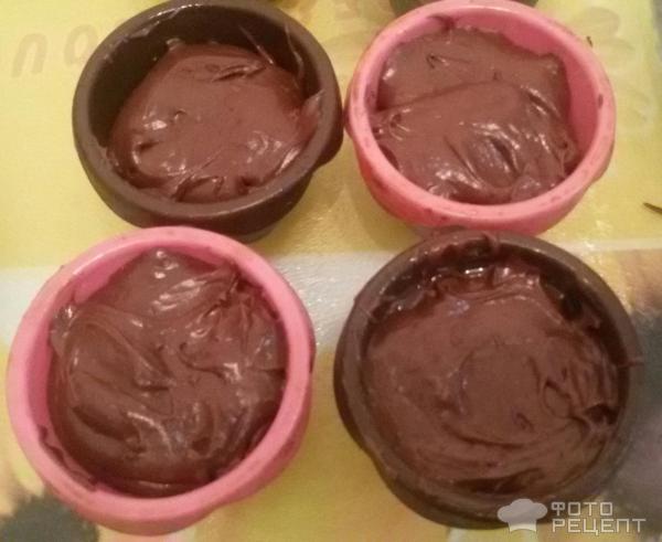 Шоколадный десерт с двумя начинками фото