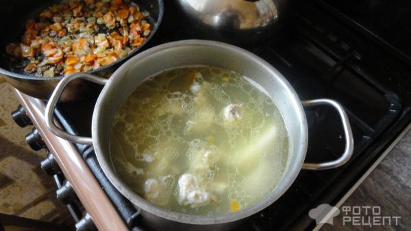 Сырный суп с мидиями и сухариками фото