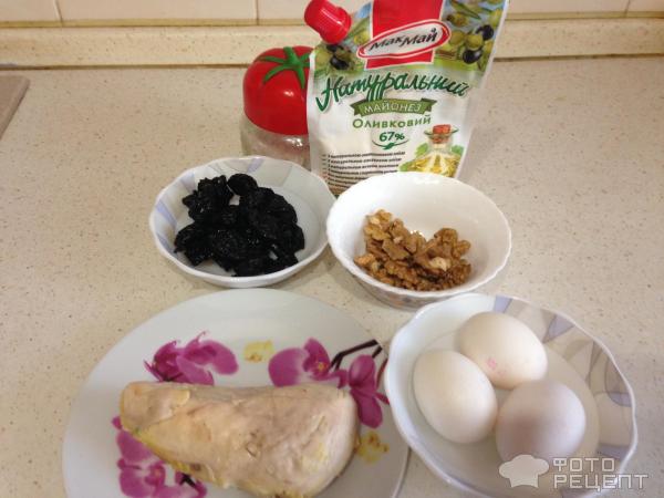 салат черная курица с черносливом рецепт