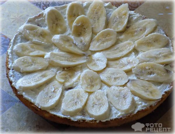 Торт из коржей со сгущенкой и бананами — рецепт с фото пошагово