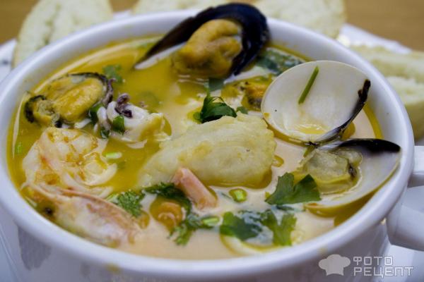 Суп с рыбой и морепродуктами фото