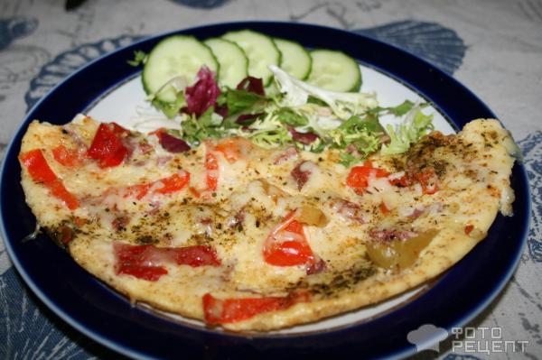 Пицца с омлетом, хрустящим беконом и сыром рецепт с фото пошагово - malino-v.ru