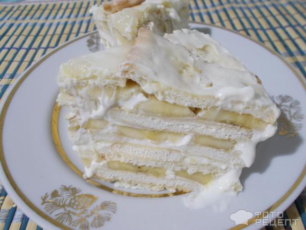 Торт без выпечки с бананом и сметанным кремом фото