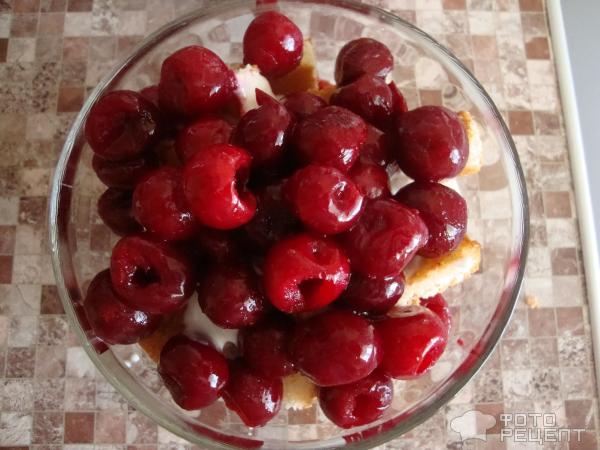 Десерт Трайфл ягодный фото
