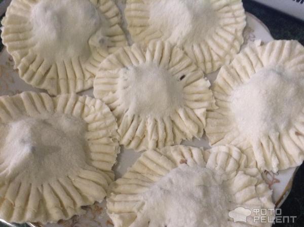 Пирожки солнышки с лесными грибами фото