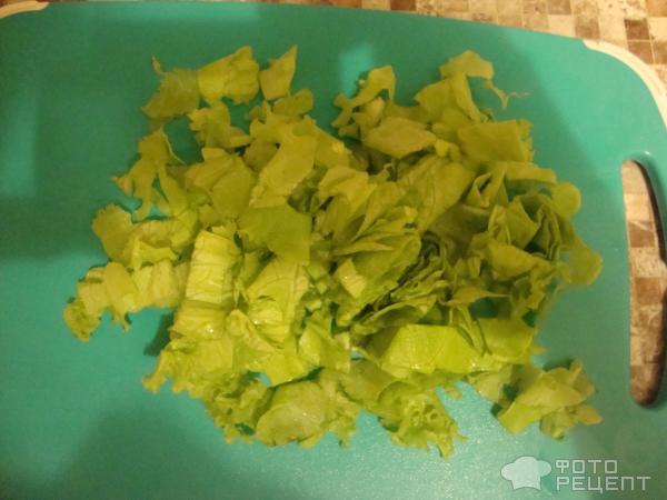 Салат из помидор и листового салата фото