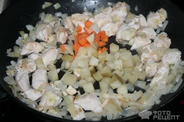 Стир-фрай с рисовой лапшой и курицей